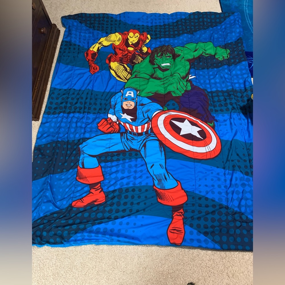 Full size Marvel superhero comforter and sheet set